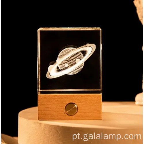 3D laser esculpido em madeira de brilho à noite